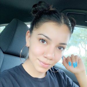 Meet your Posher, Manuela